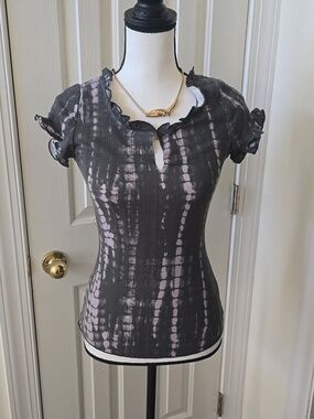 TRUE CRAFT WOMEN'S JUNIOR SHORT SLEEVE BLACK TIE DYE SUMMER TOP SIZE XS